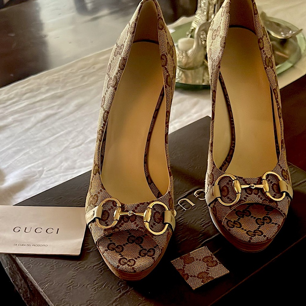 Gucci Beige Patterned Women's Shoes
